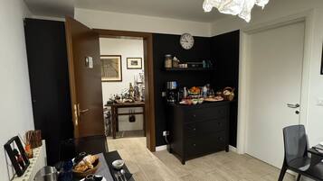 Desayuno a la carta diario (EUR 10 por persona)