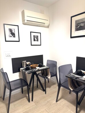 Breakfast area - B&B Fortuny (Venice)