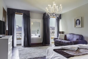 Leilighet, 3 soverom, terrasse (check-in online) | Sengetøy av topp kvalitet, dundyner, individuelt innredet og lydisolert