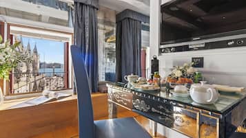 Deluxe Suite (St. Mark View) | Living area | Flat-screen TV