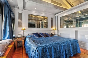 Deluxe Suite (St. Mark View) | Premium bedding, minibar, in-room safe, individually furnished - Canaletto Luxury Suites - San Marco Luxury (Venice)