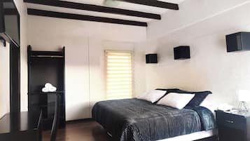 Double Room | Premium bedding, minibar, in-room safe, desk