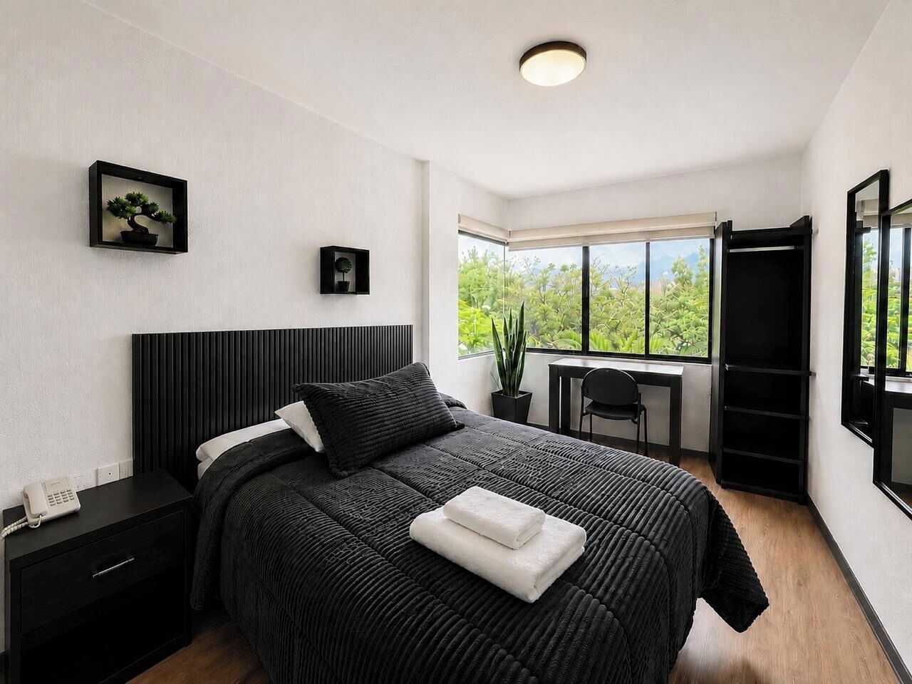 Habitación individual ejecutiva | Ropa de cama de alta calidad, minibar, caja fuerte y escritorio