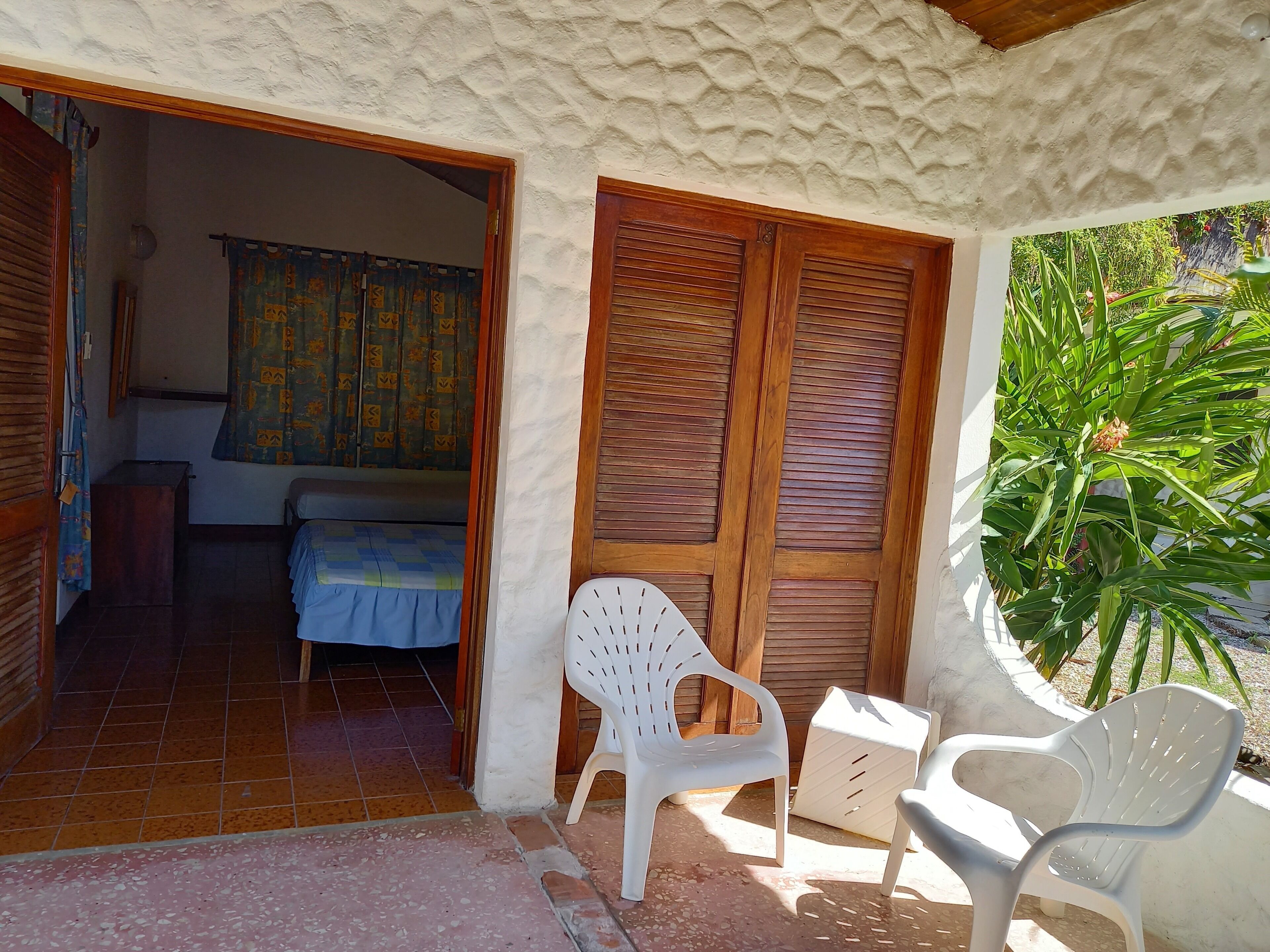 Chambre avec lits jumeaux, vue jardin | Terrasse/Patio