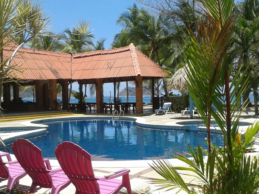 Kolam renang terbuka, kabana percuma