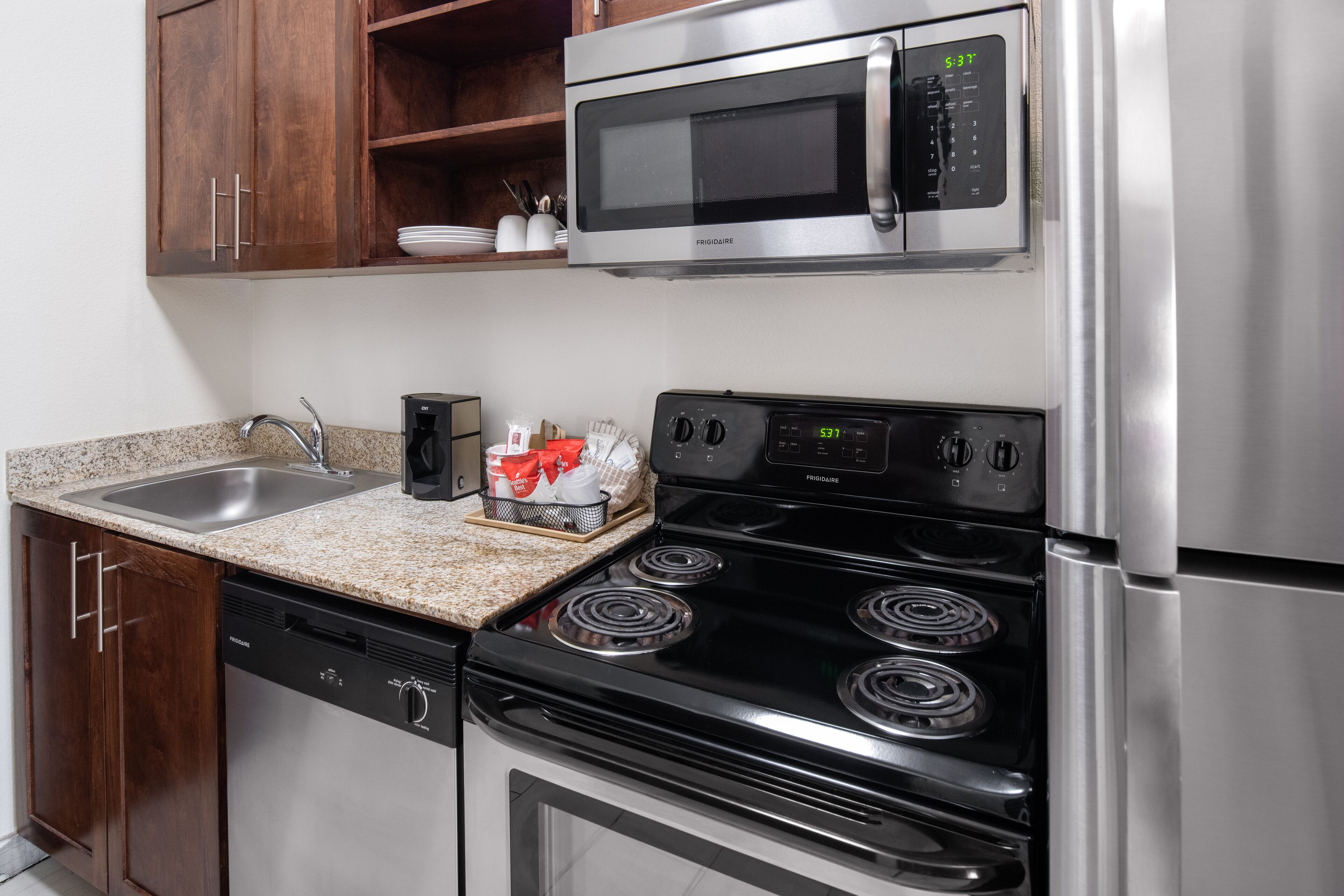 desk, laptop workspace, free wifi, bed sheets