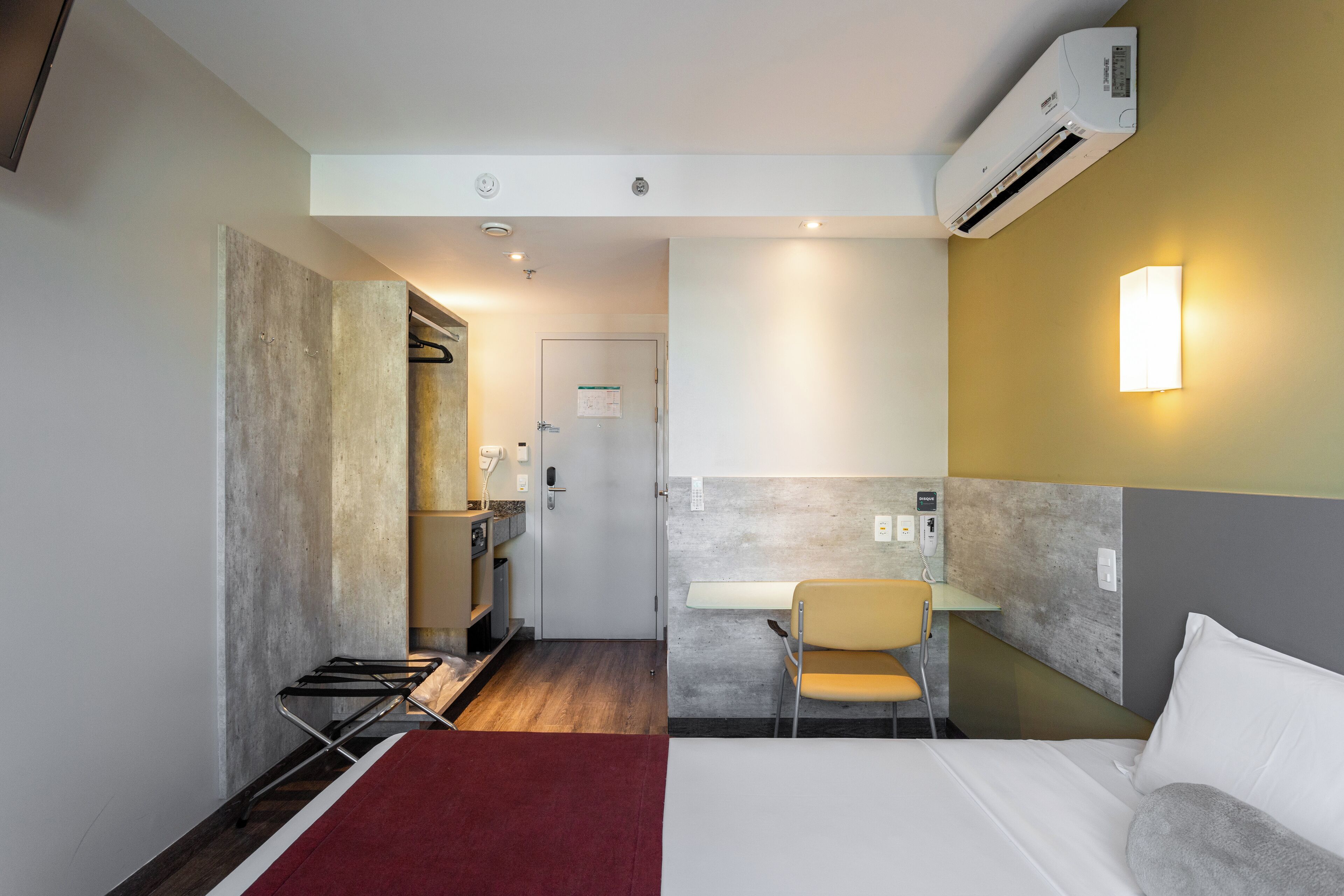standard double room | minibar, in-room safe, desk, laptop workspace