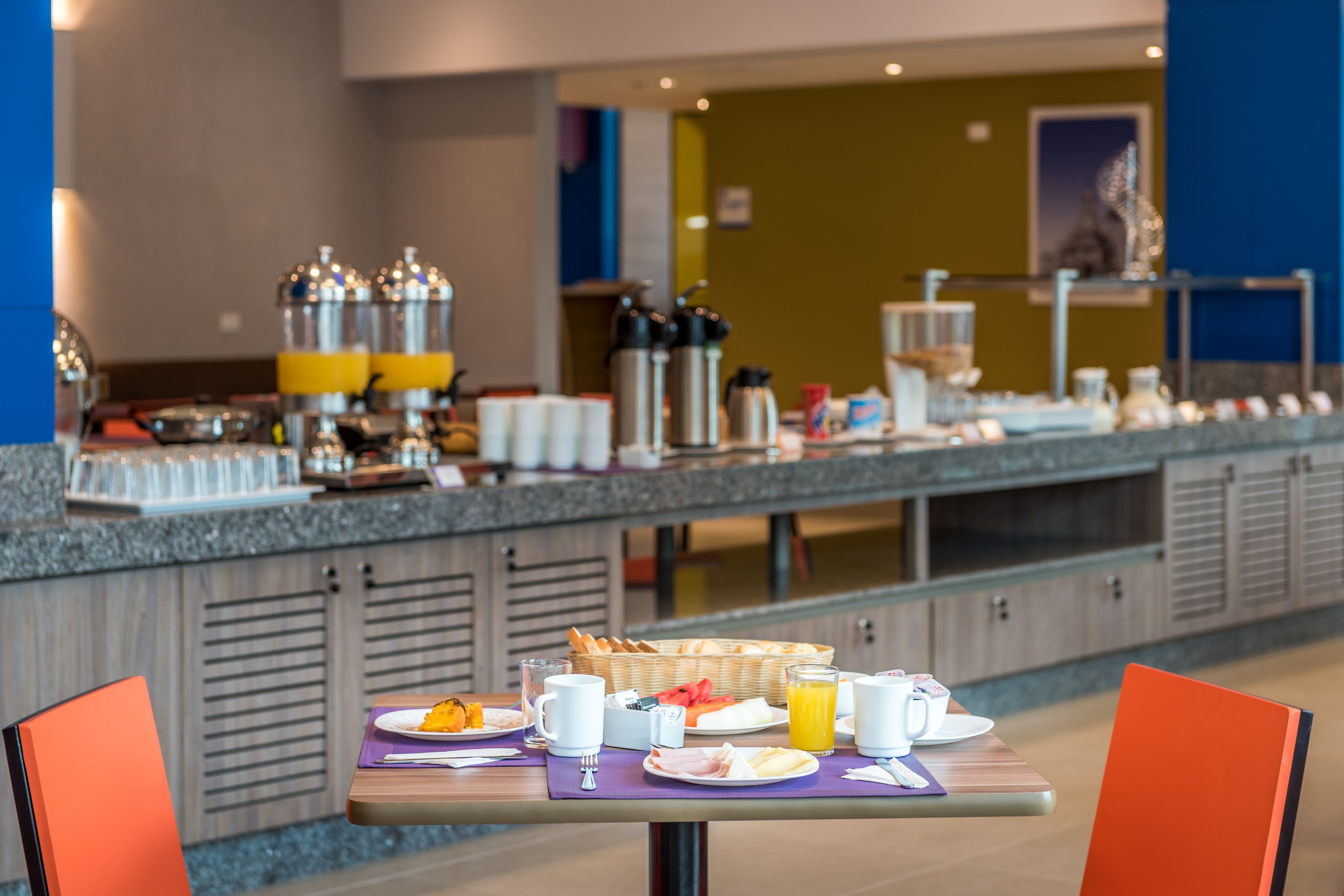 daily buffet breakfast (brl 40 per person)