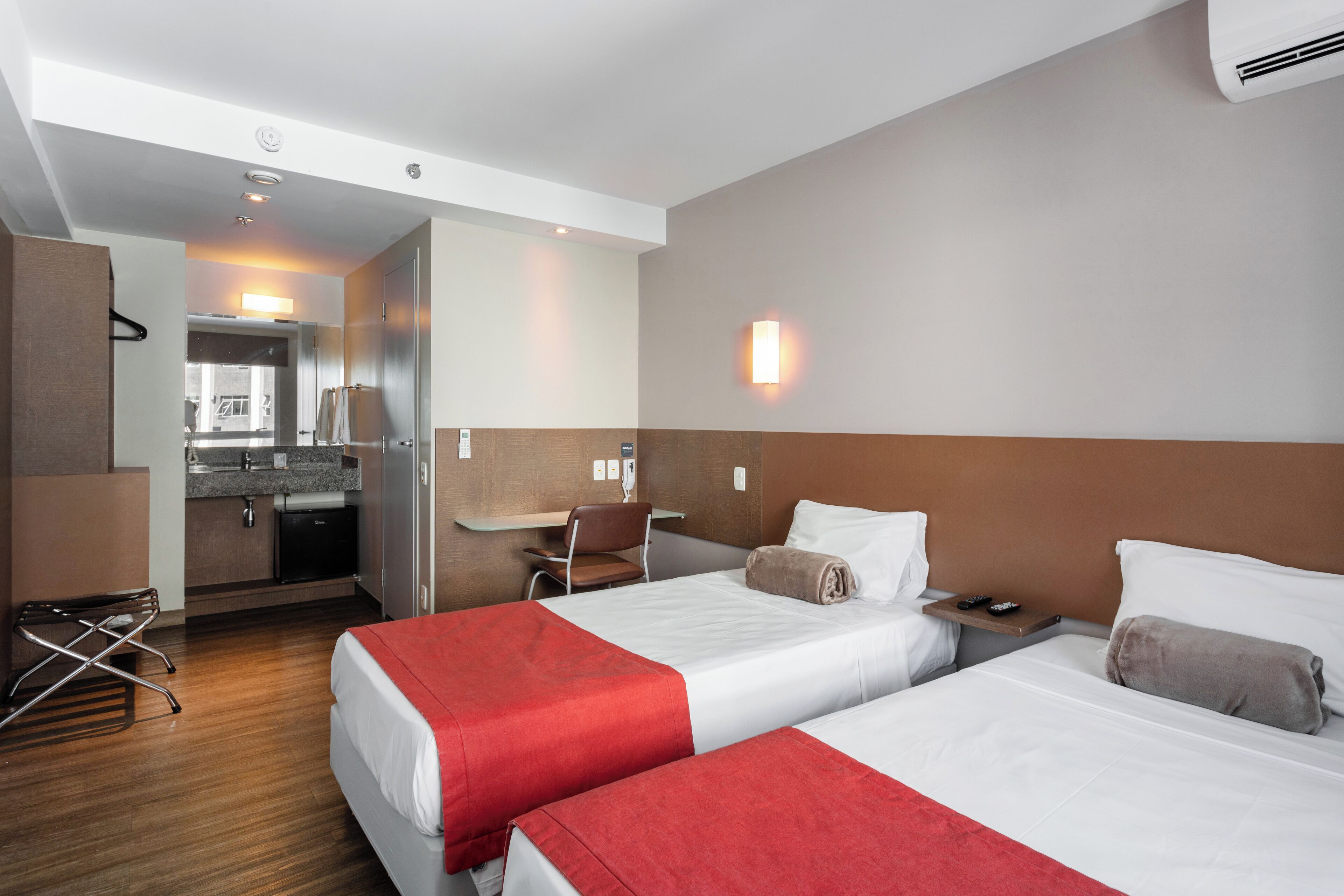 standard twin room | minibar, in-room safe, desk, laptop workspace