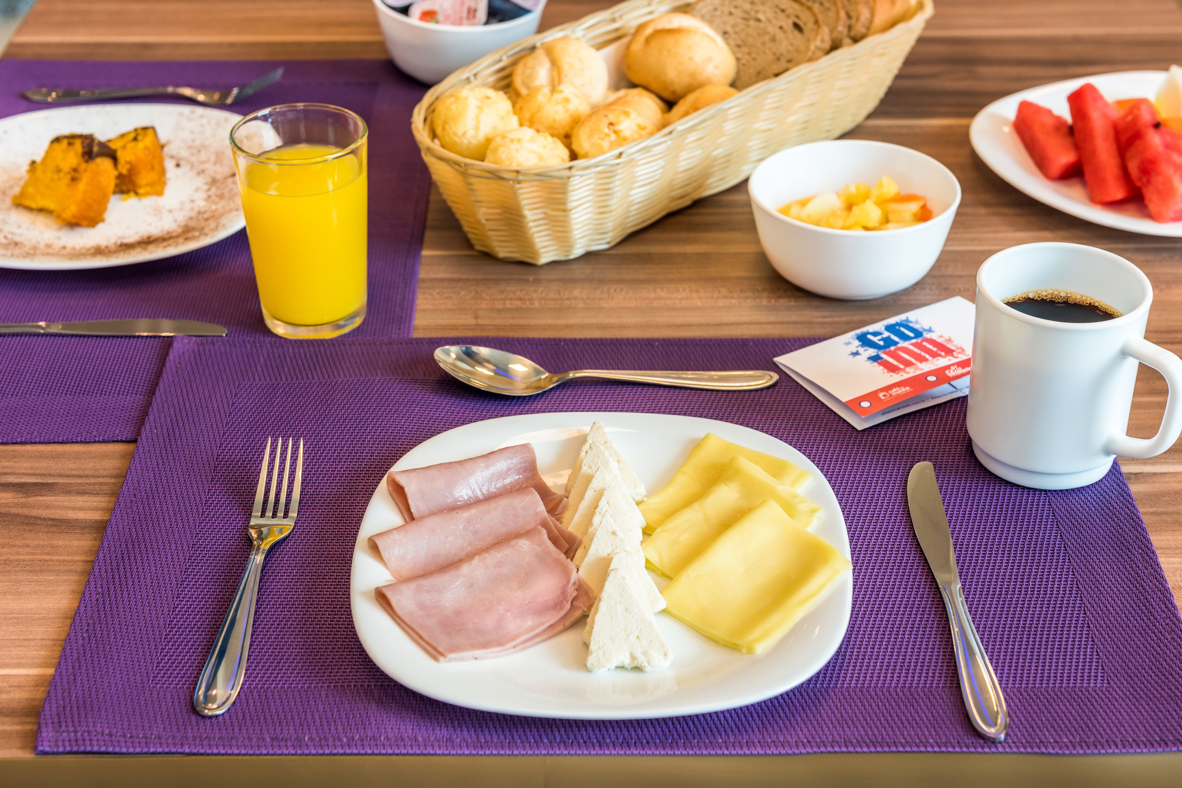 daily buffet breakfast (brl 40 per person)