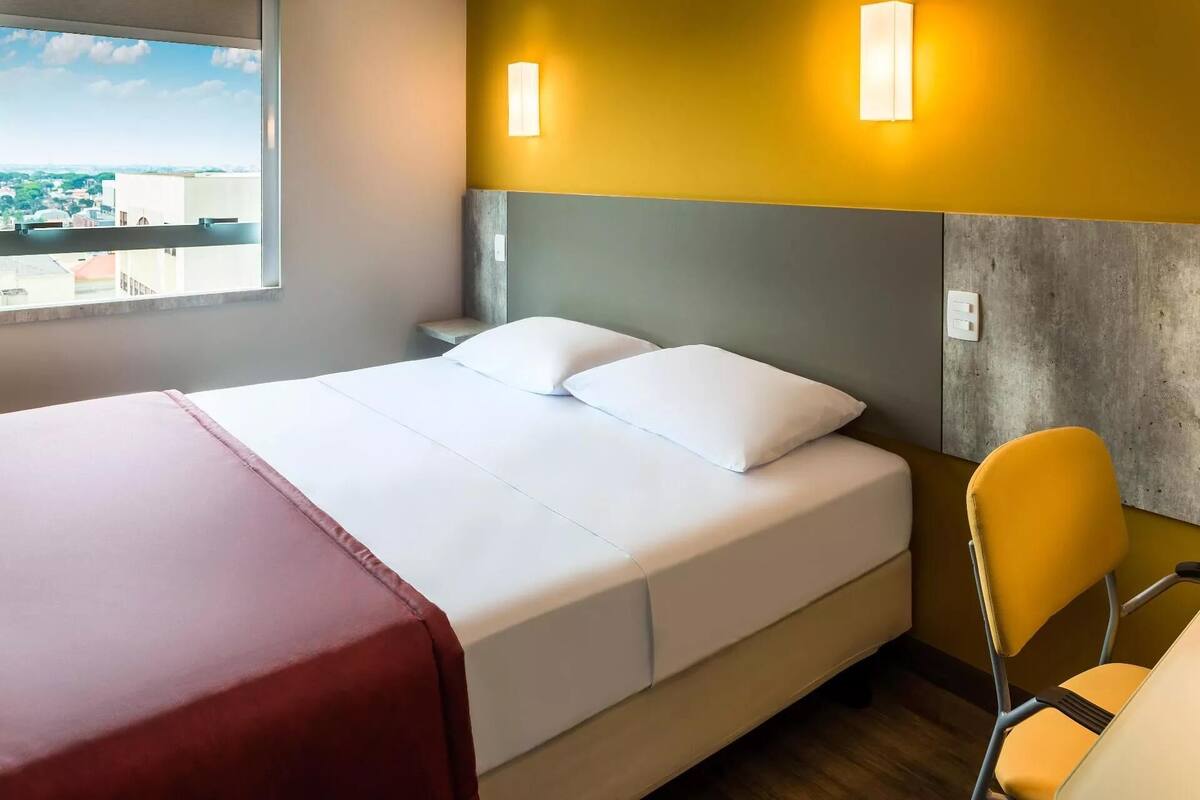 Minibar, Zimmersafe, Schreibtisch, laptopgeeigneter Arbeitsplatz