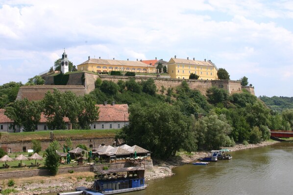 ห้องซูพีเรียดับเบิล, เตียงควีนไซส์ 1 เตียง, วิวแม่น้ำ | บริเวณภายนอก