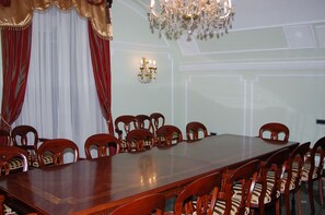 บริการอาหารเช้า อาหารกลางวัน อาหารเย็น, อาหารประจำภูมิภาค