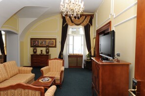 Minibar, in-room safe, desk, free cots/infant beds