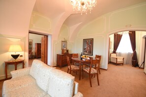 Grand Suite, 2 Bedrooms, Hot Tub, River View