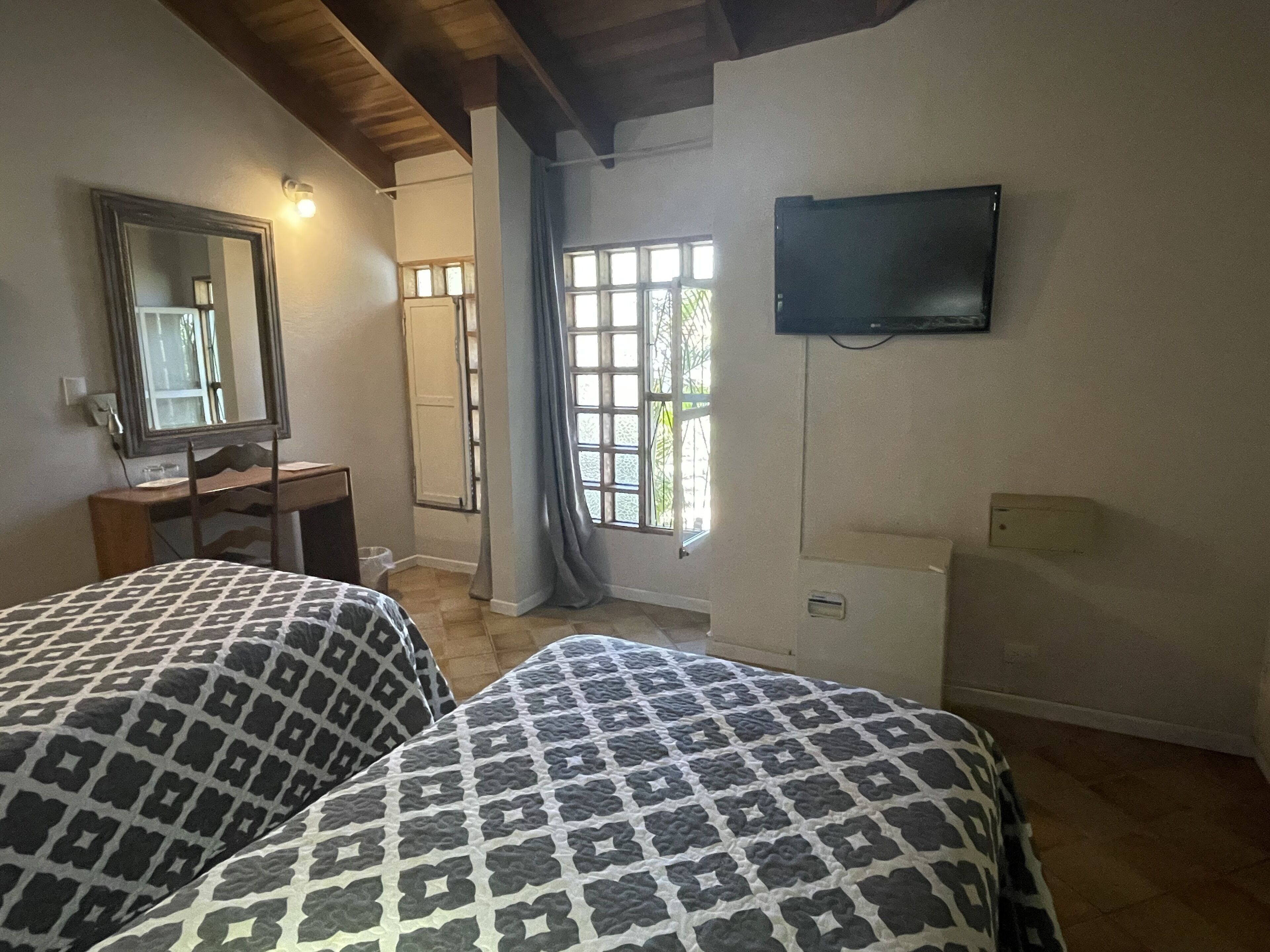 standard room, 2 single beds | in-room safe, individually decorated, individually furnished, desk