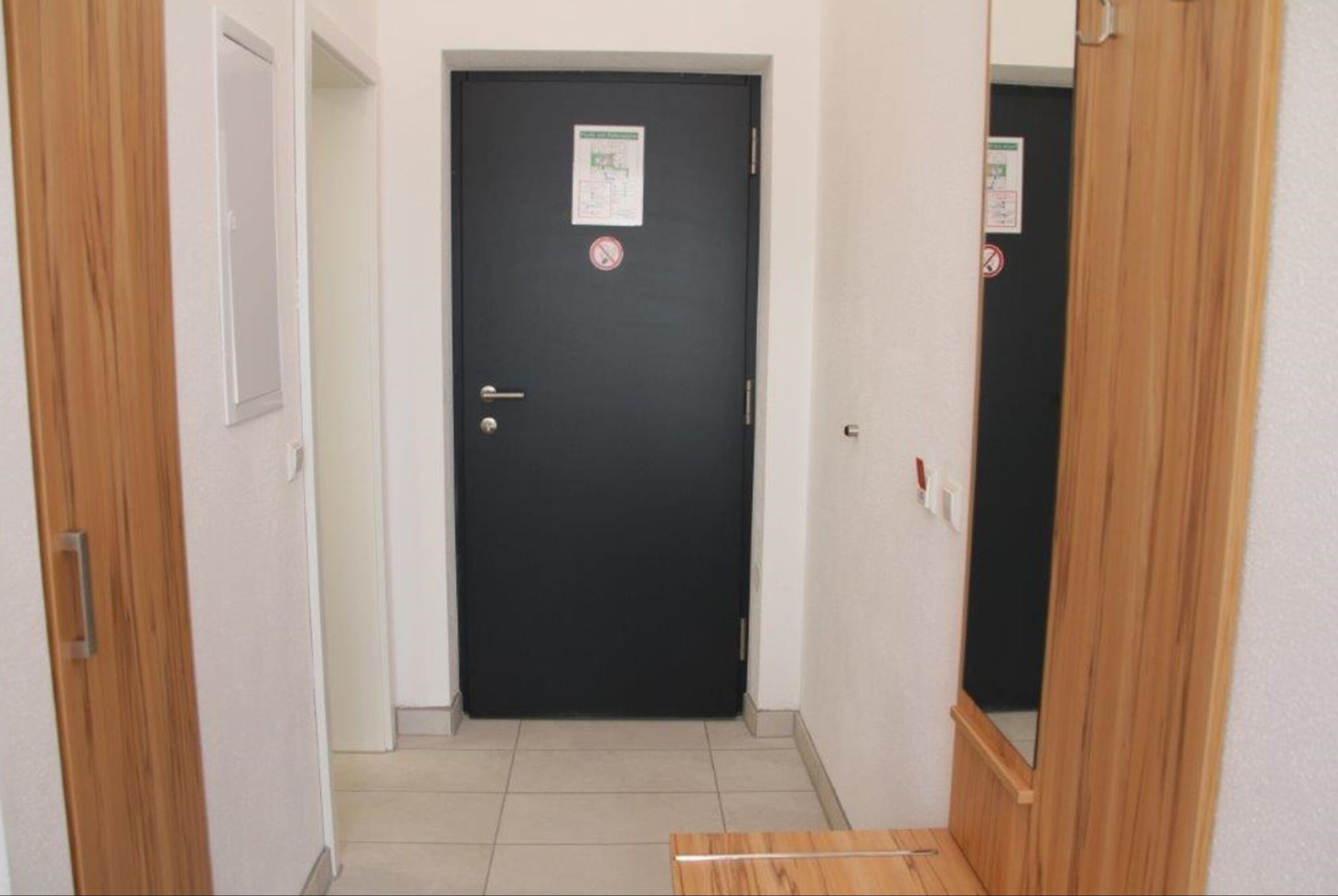 80-cm flat-screen tv with cable channels, tv