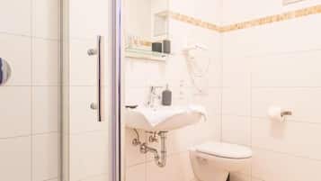 Ducha, secador de pelo y toallas