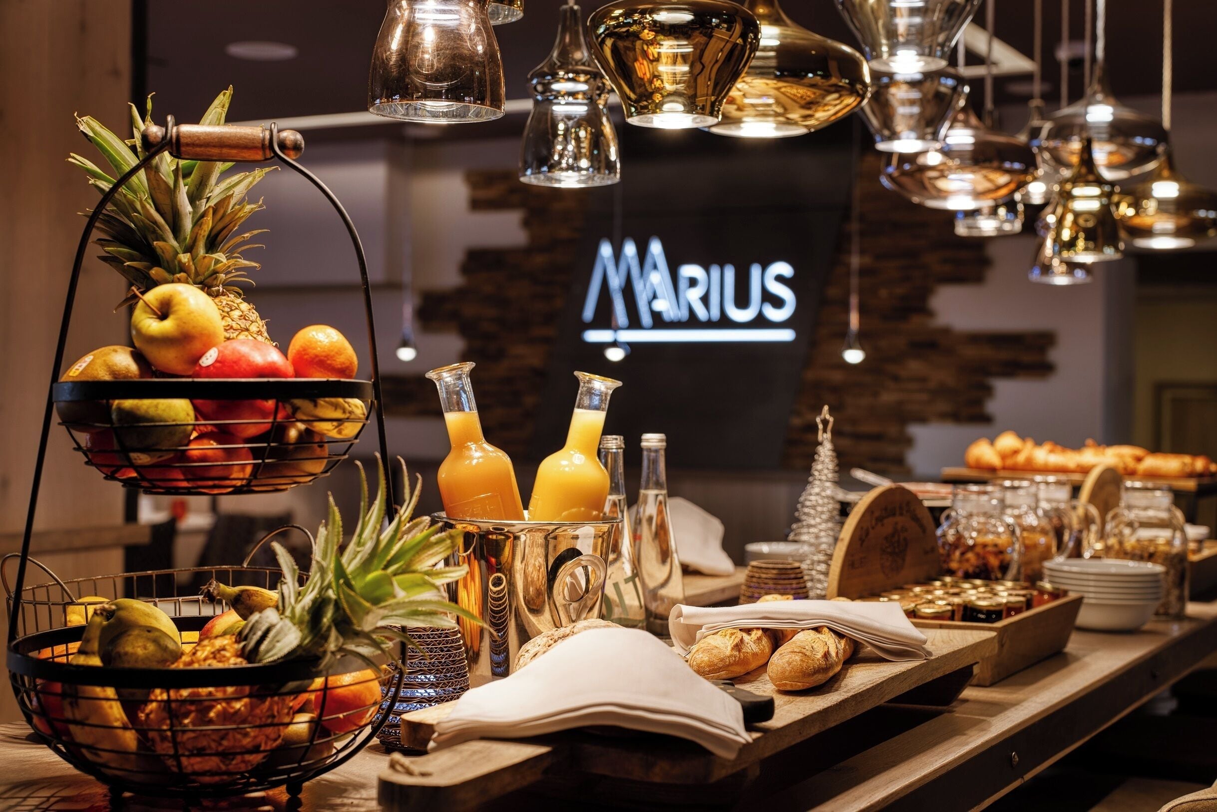 Desayuno buffet (EUR 25 por persona) 