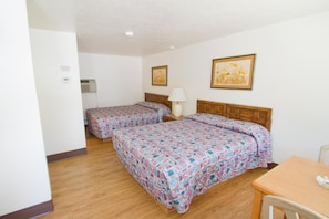Iron/ironing board, free WiFi, bed sheets - Brooks Street Motor Inn (Missoula)