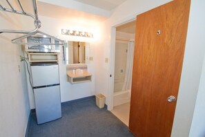 Room, 2 Queen Beds, Non Smoking, Refrigerator & Microwave | Living room | TV - Brooks Street Motor Inn (Missoula)