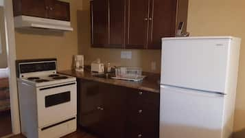 Fridge, microwave, stovetop, cookware/dishes/utensils