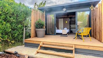 Chambre Double Deluxe | Décoration personnalisée, ameublement personnalisé, bureau