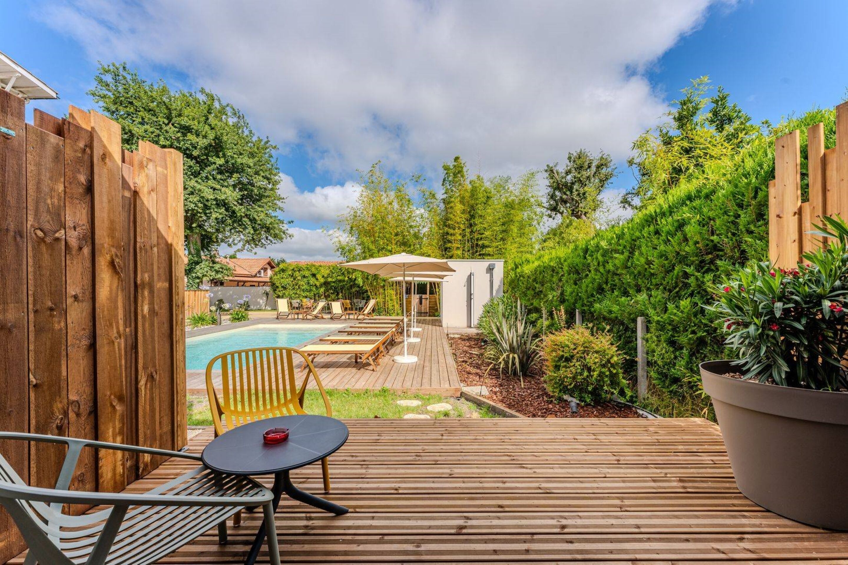 Deluxe tweepersoonskamer | Individueel gedecoreerd, individueel gemeubileerd, een bureau