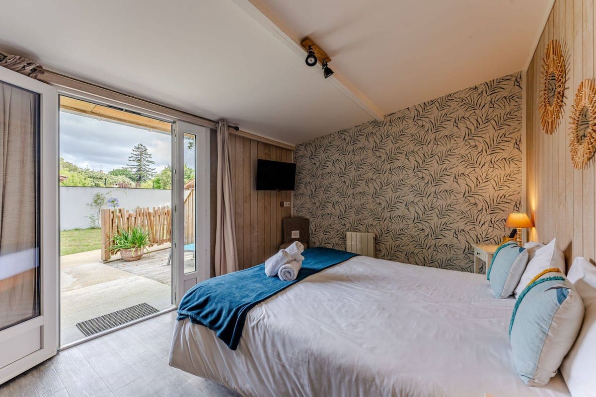 Hytte - ikke-ryger - udsigt til have | Individuelt design, individuel indretning, skrivebord, lydisolering
