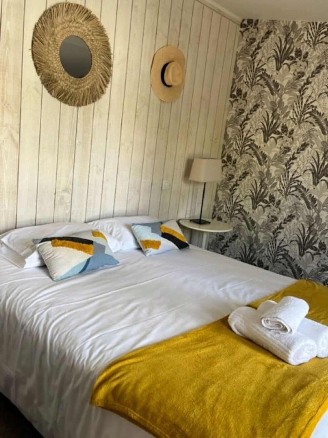 cabin, non smoking, garden view | 1 bedroom, individually decorated, individually furnished, desk