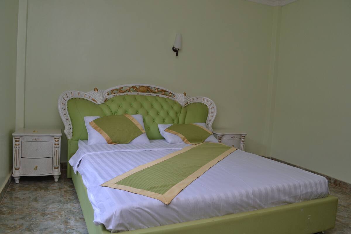 Executive Room | Minibar, desk, free WiFi