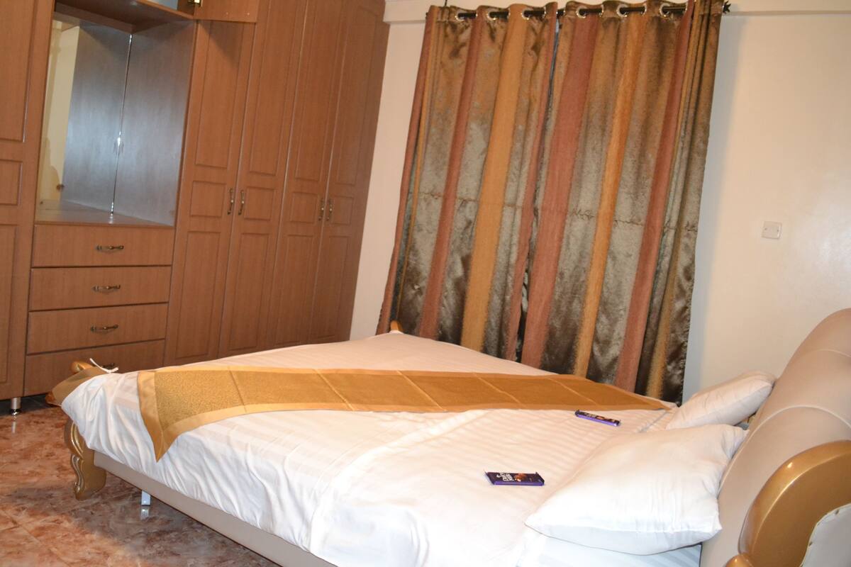 Minibar, desk, free WiFi