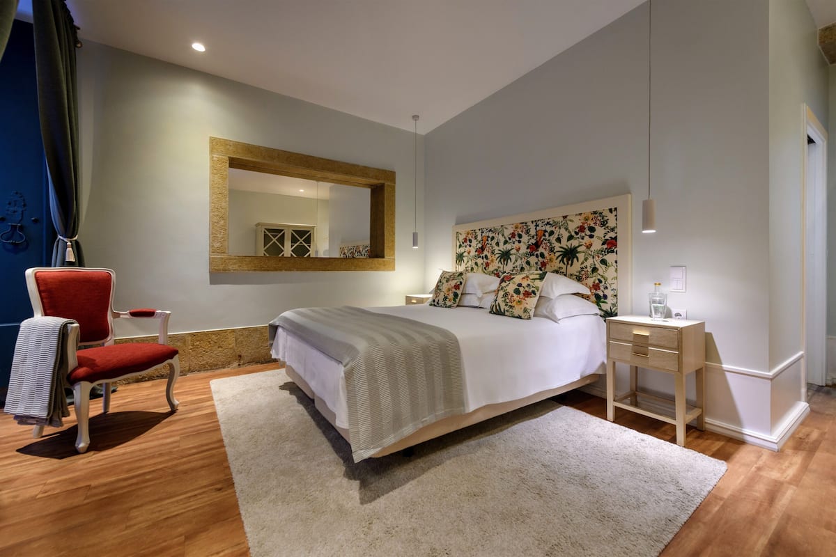 In-room safe, soundproofing, iron/ironing board