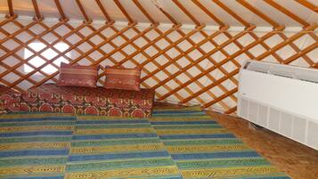 Free cribs/infant beds, free WiFi