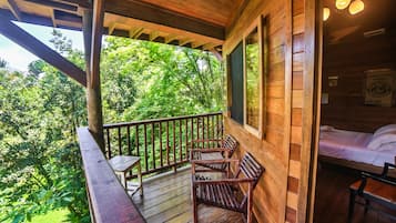 Guest Room Private Balcony-Shared Bathroom | Vista do quarto