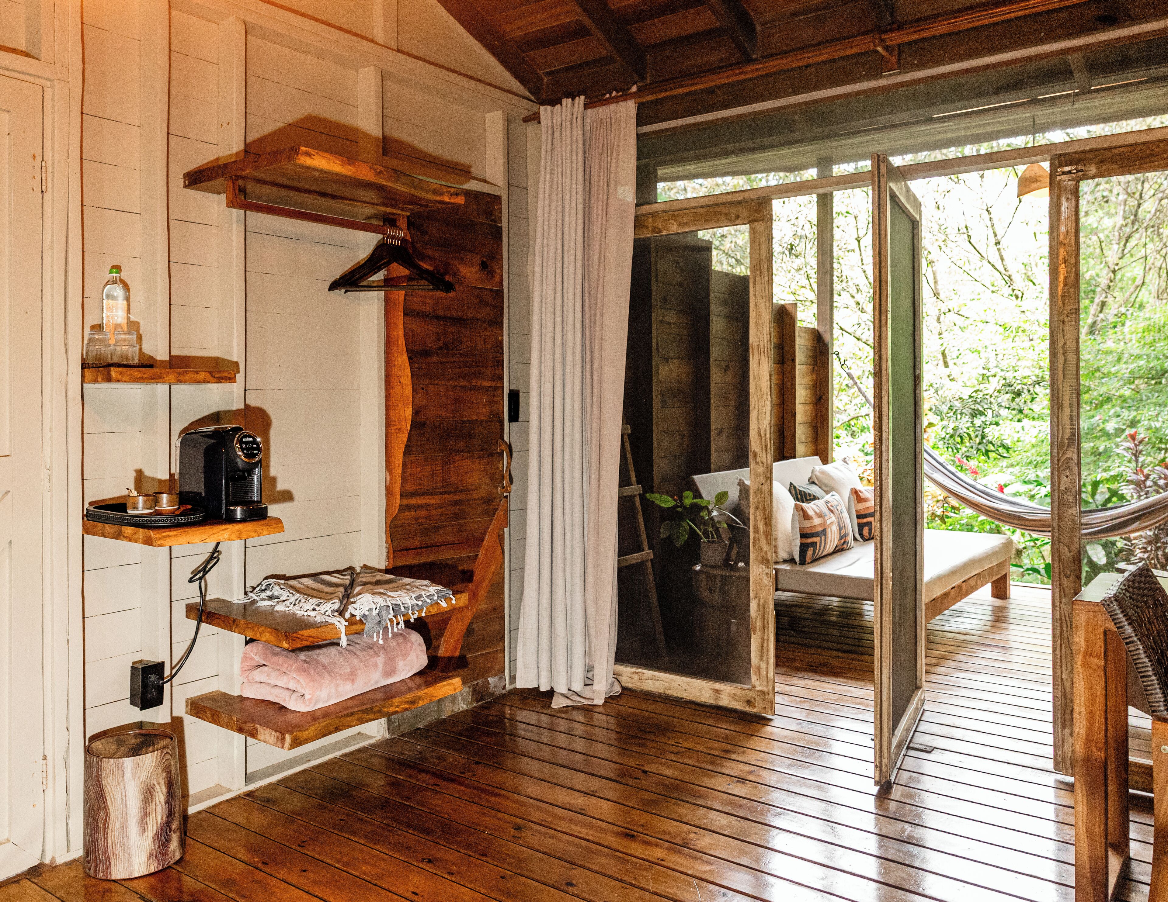 Jungle Cabin | Coffee and/or coffee maker