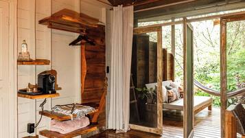 Jungle Cabin | Coffee and/or coffee maker