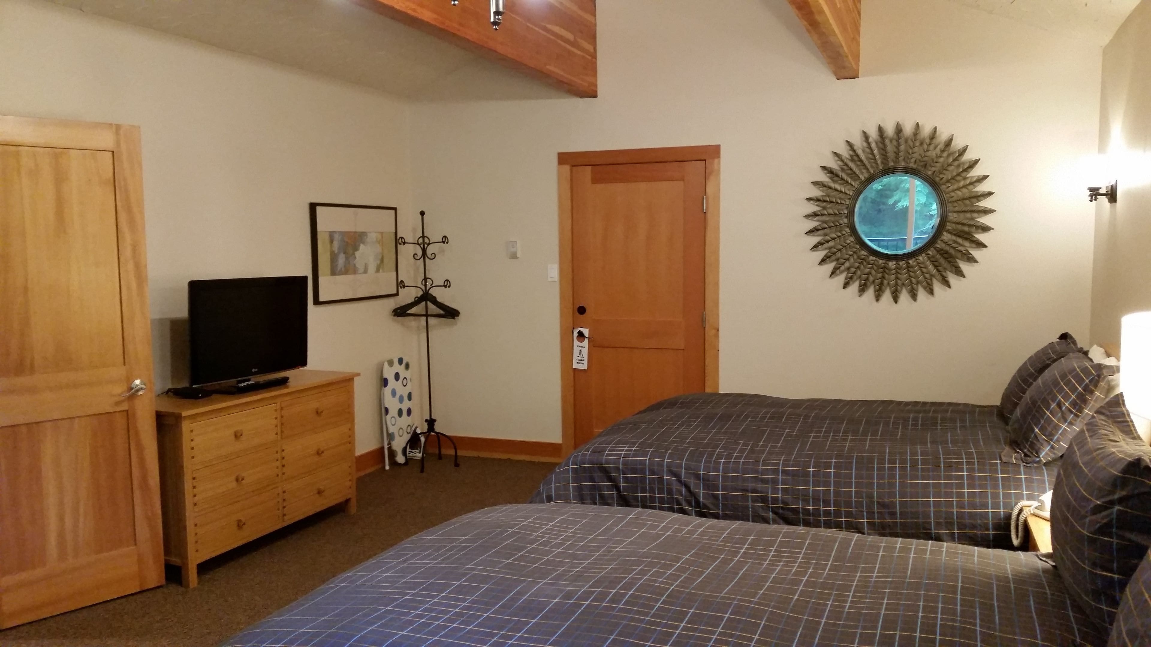 Standard Studio, 2 Queen Beds | Minibar, free WiFi, bed sheets