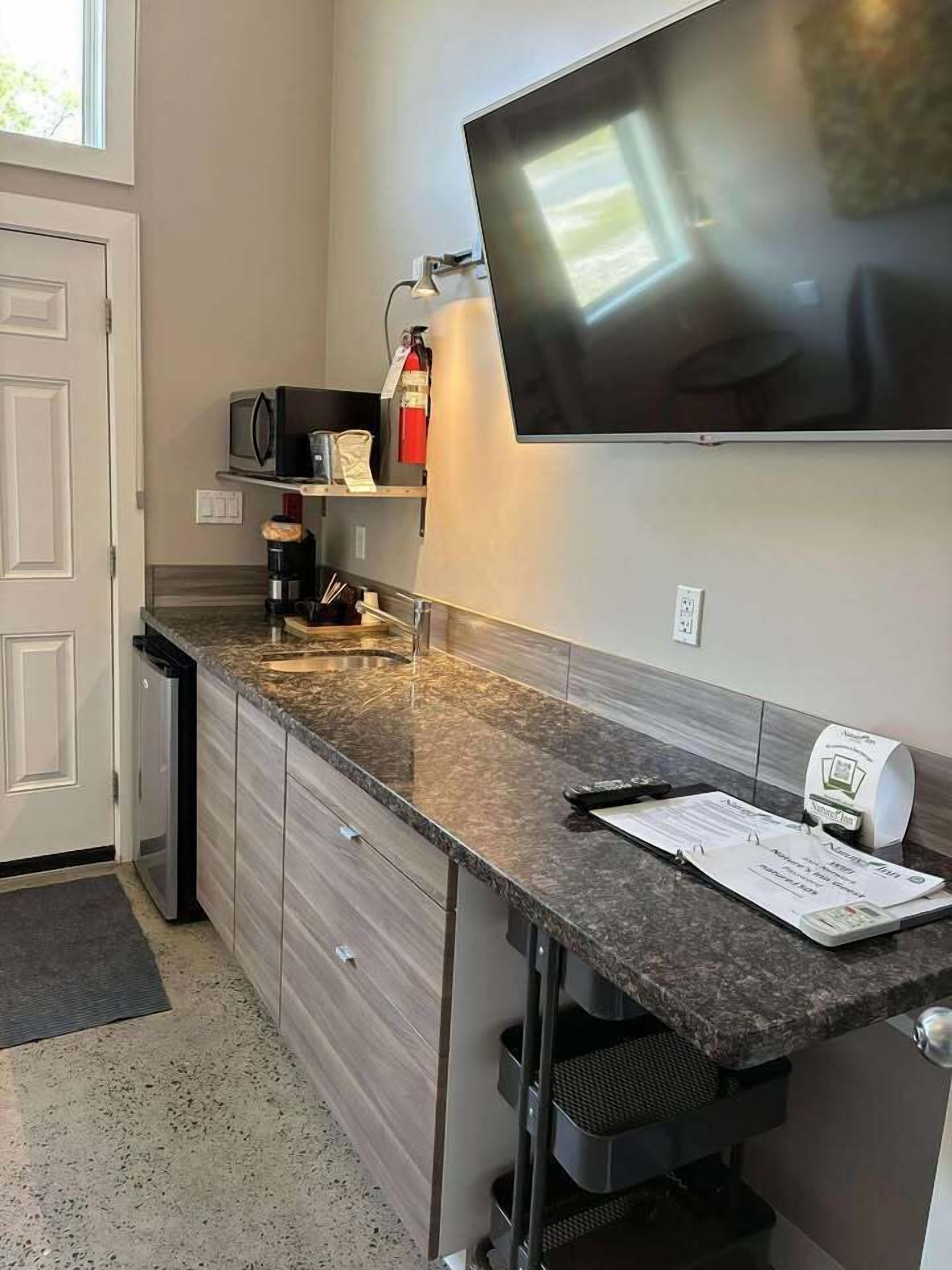 fridge, microwave, coffee/tea maker