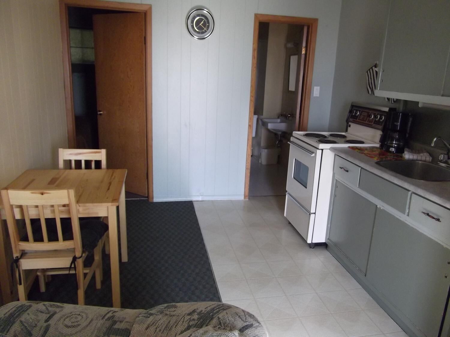 Tủ lạnh, lò vi sóng, dụng cụ pha cà phê/trà 