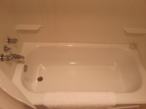Bathroom - Maple Leaf Motel (Emerson)
