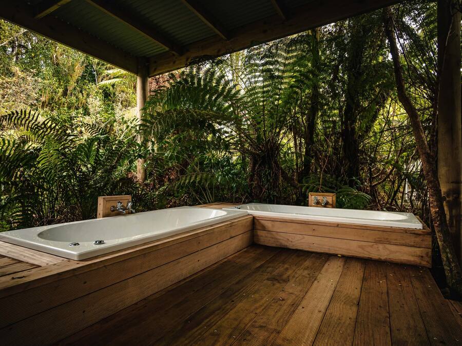 Outdoor spa tub