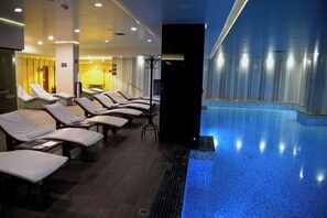 Piscine intérieure