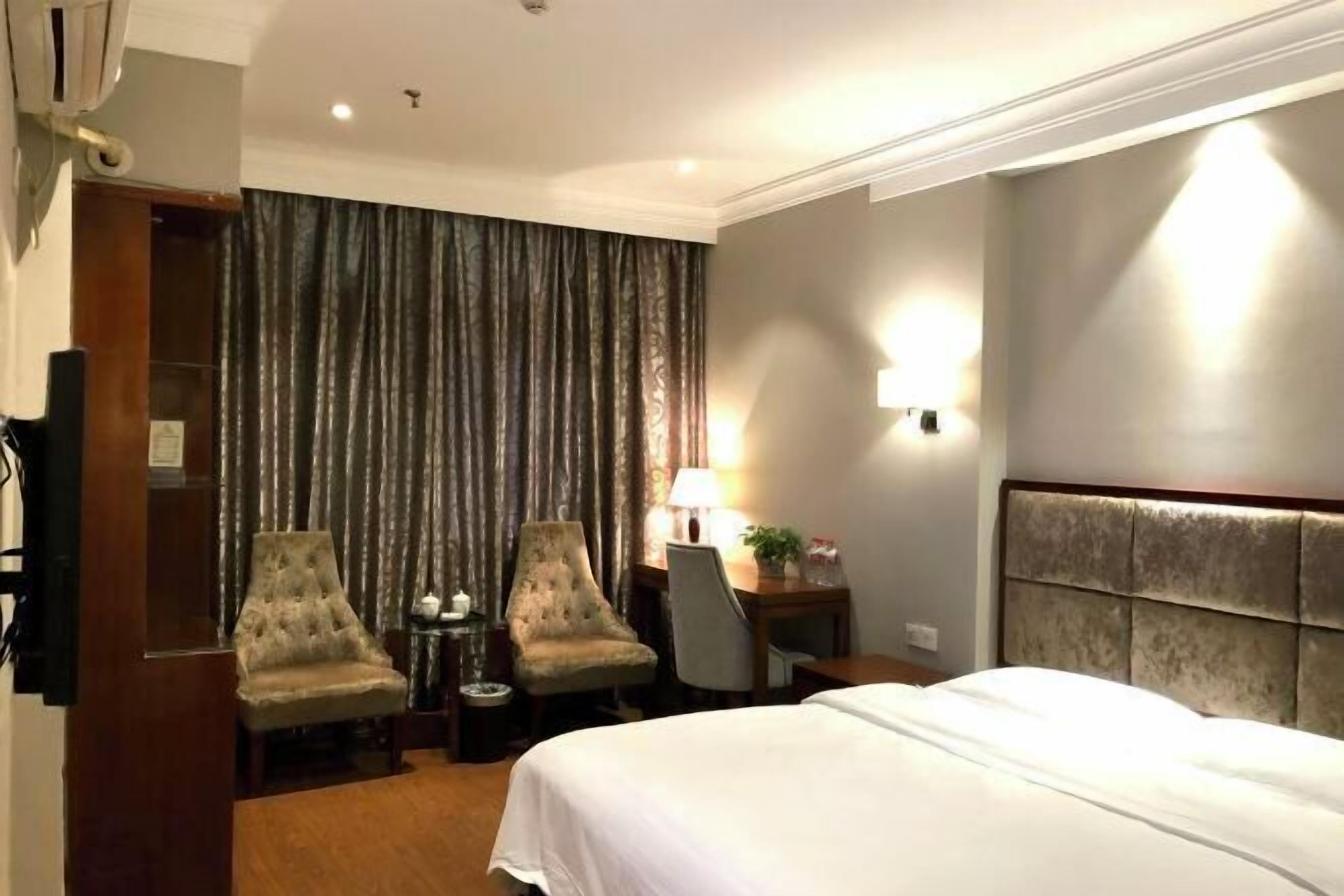 Minibar, in-room safe, iron/ironing board, alarm clocks