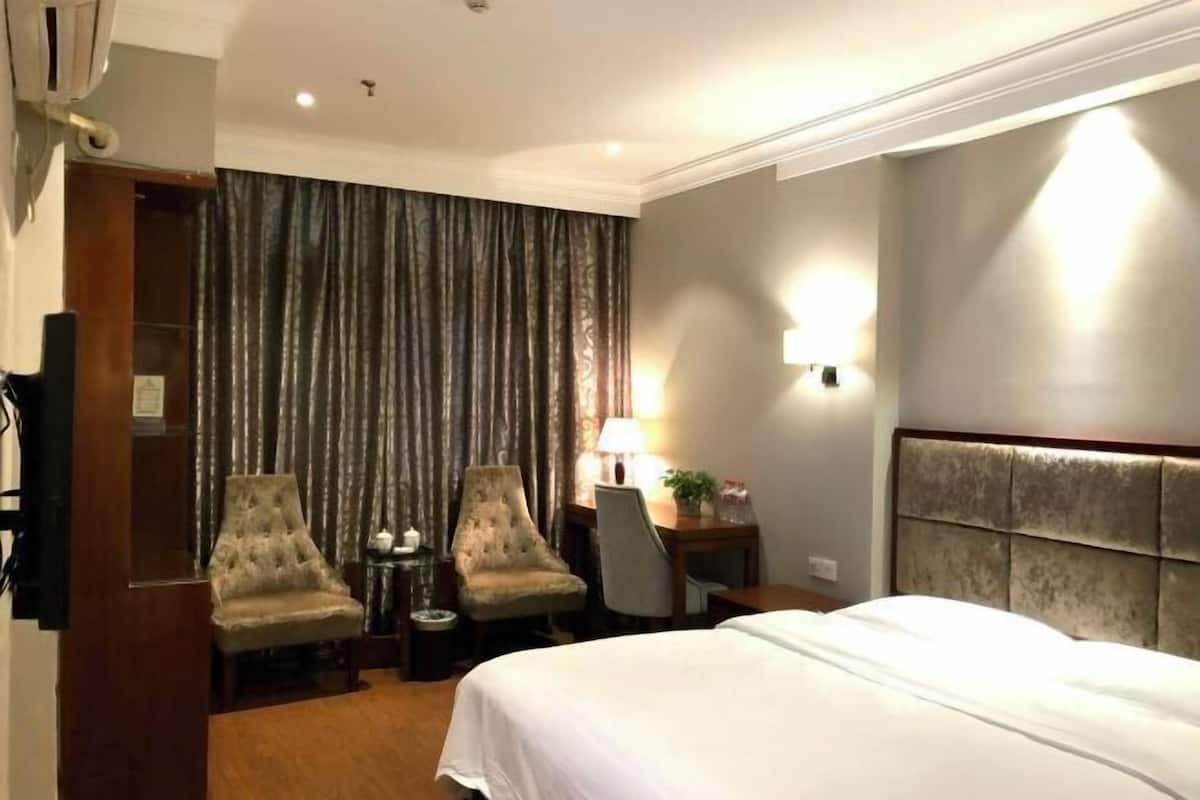 Minibar, in-room safe, iron/ironing board, alarm clocks