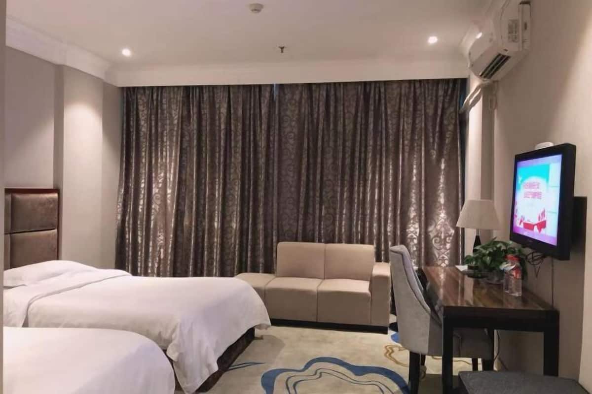Minibar, két bảo mật tại phòng, bàn ủi/dụng cụ ủi quần áo