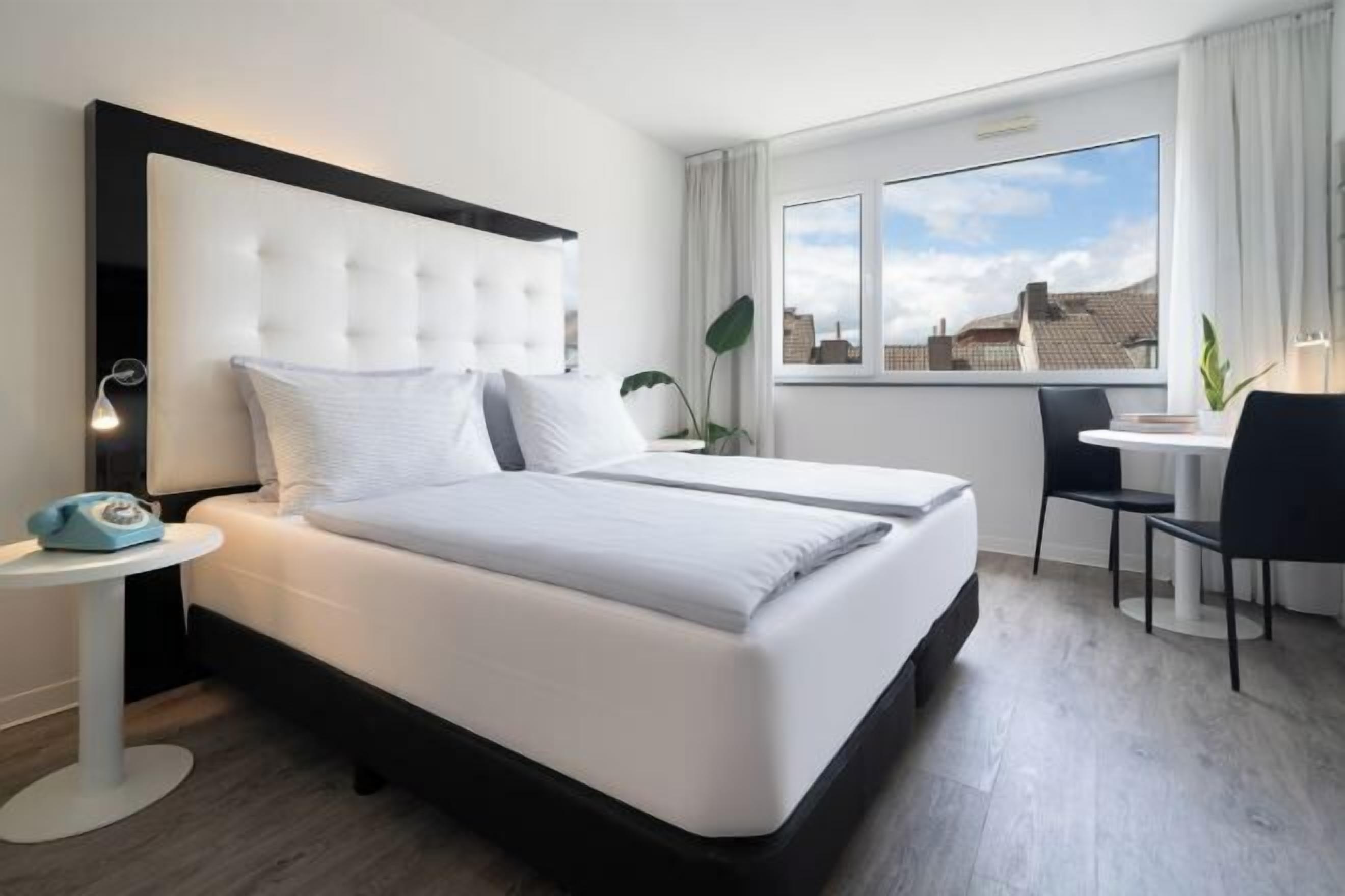 Premium bedding, free minibar, in-room safe, desk