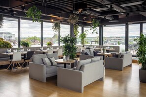 Breakfast, lunch and dinner served - INNSiDE by Meliá Aachen (Aachen)