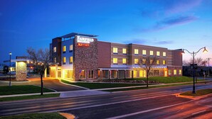 A Fairfield Inn & Suites by Marriott hotel with a stone facade, multiple floors, and a well-lit entrance. - Fairfield Inn & Suites by Marriott Madison Verona (Verona)