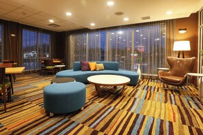 Lobby - Fairfield Inn & Suites by Marriott Madison Verona (Verona)
